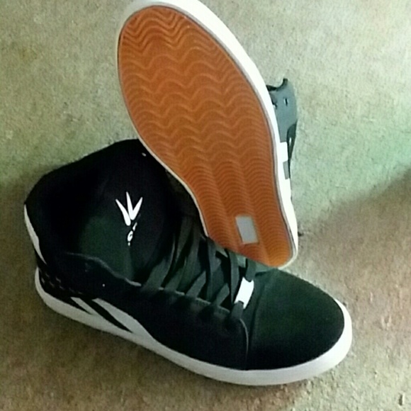 Shoes - Picture 2 of 4